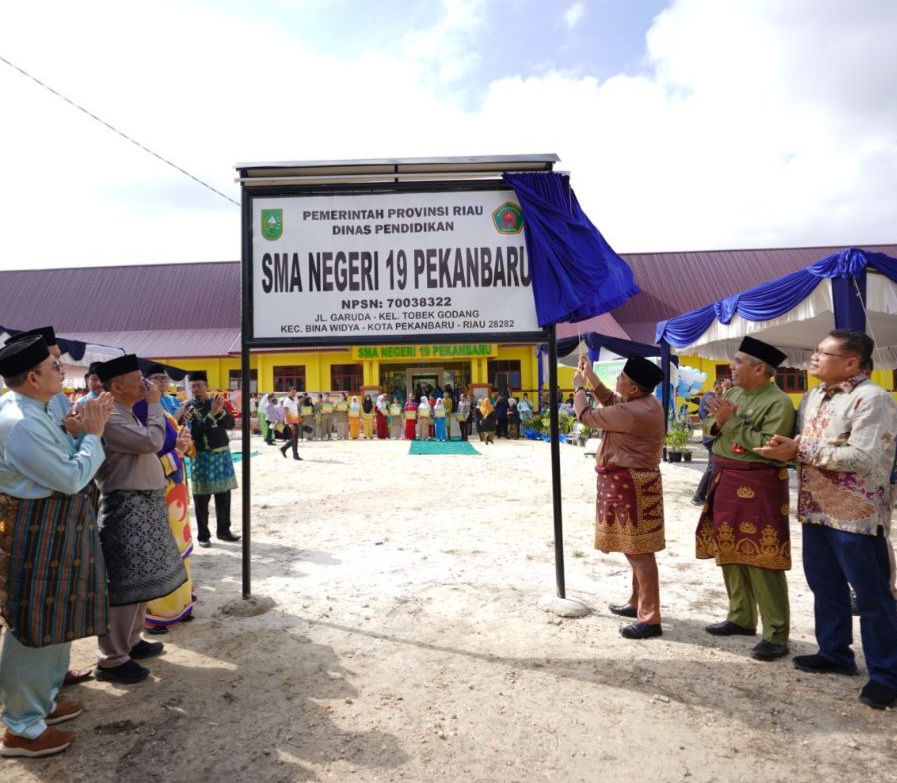 Gubernur Riau Resmikan 9 Unit Sekolah Baru Se-Riau