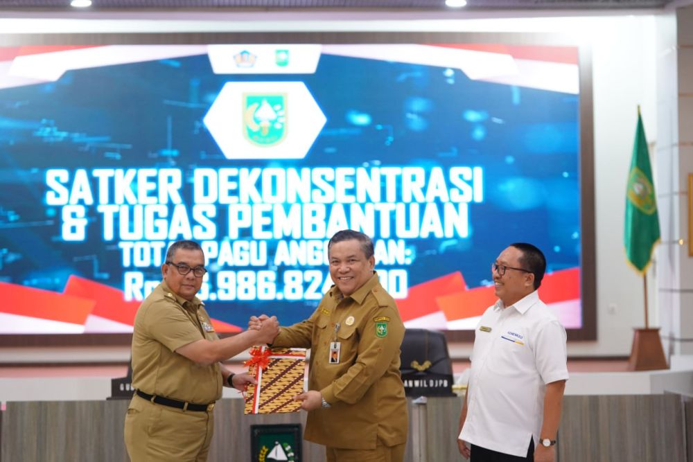 Gubri Edy Nasution Serahkan DIPA Tahun Anggaran 2024