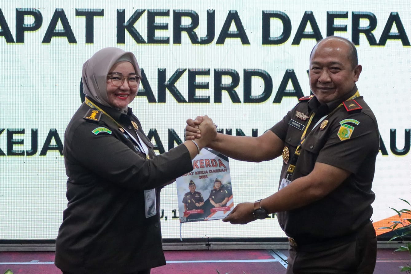 Wakajati Hendrizal Husin Menutup Secara Resmi Rakerda Kejaksaan Tinggi Riau Tahun 2023