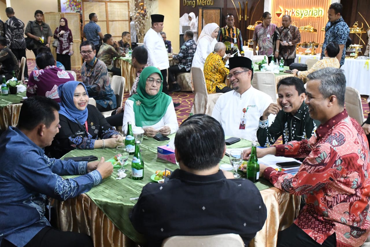 Bupati Kasmarni Ikuti Rapat Umum Pemegang Saham Luar Biasa PT BRK Syari