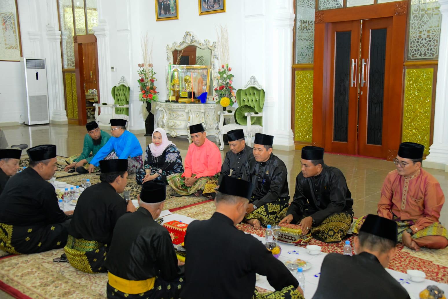 Bupati Kasmarni dan Wabup Bagus Santoso Bakal Terima Gelar Adat