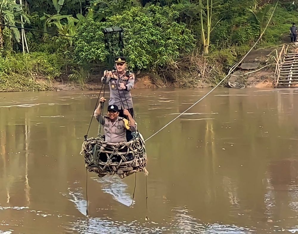 Polisi di Rohul Nekat Pakai