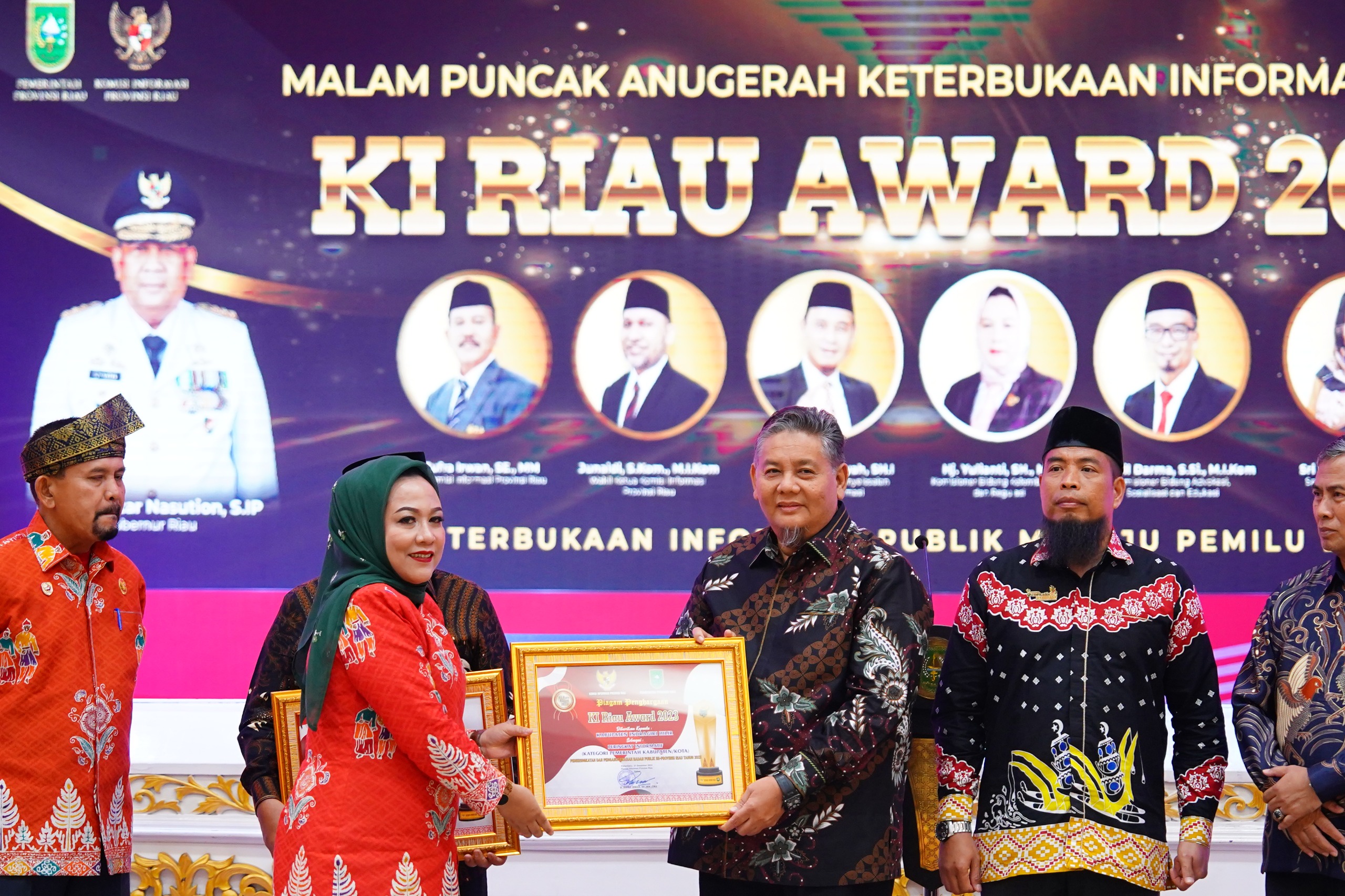 Pemkab Inhil Terima Penghargaan KI Award 2023