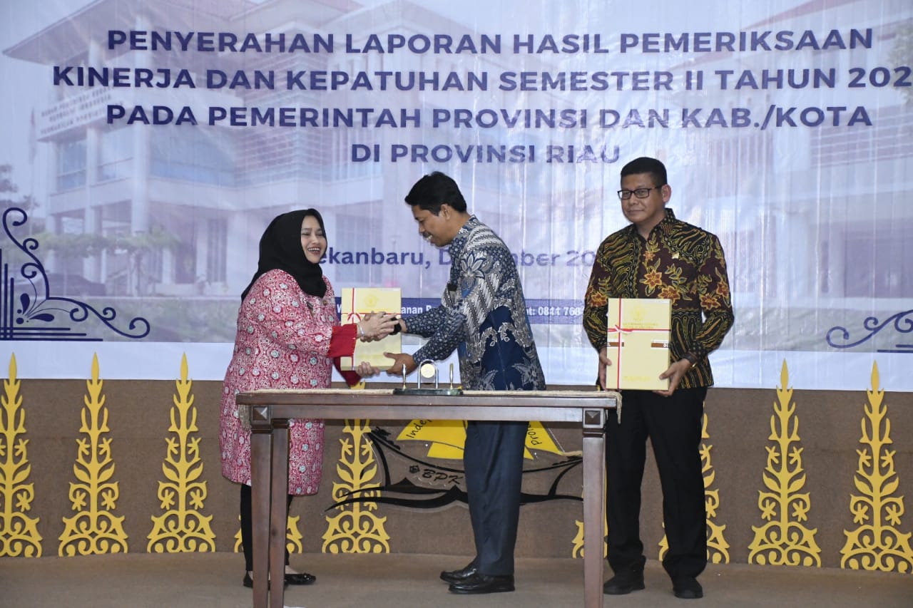 Bupati Kasmarni Terima LHP BPK RI Perwakilan Provinsi Riau