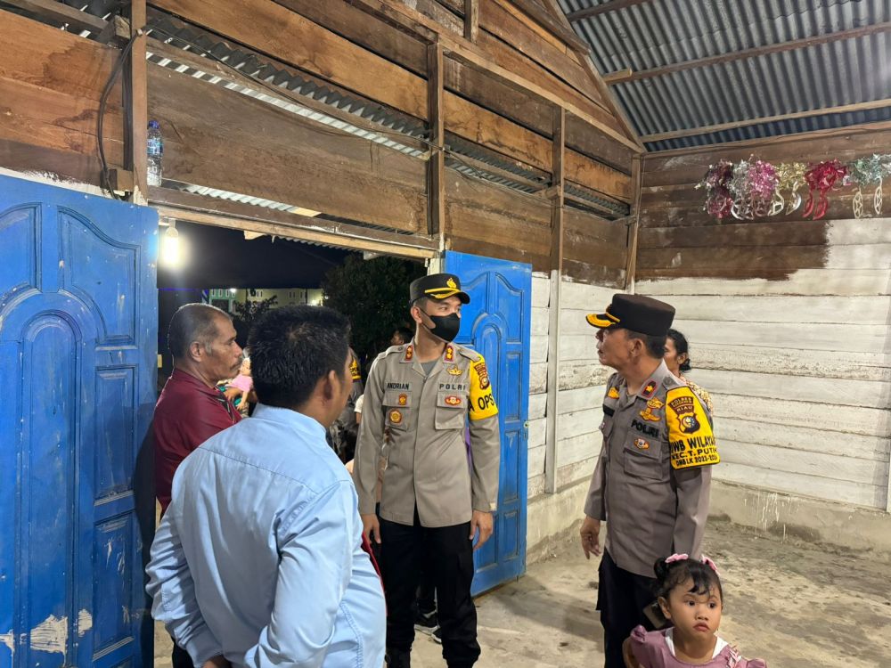Sambil Sosialisasi Pemilu Damai, Kapolres Rohil Patroli Natal ke 3 Gereja