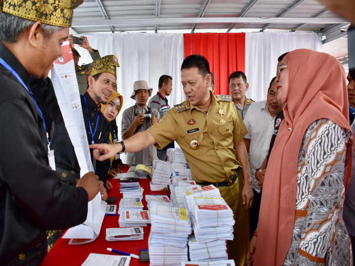 Menjelang Pemilu 2024, Bersama Pj Bupati Kampar KPU Kampar Gelar Simulasi Pemungutan Suara