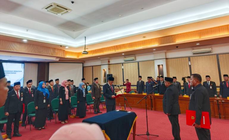 Gubri Lantik 21 Pejabat Pimpinan Tinggi Pratama di Lingkungan Pemprov Riau
