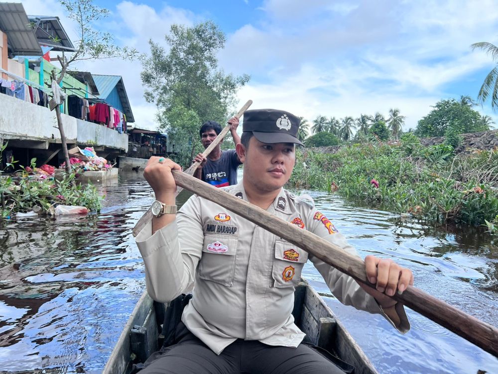 Naik Sampan, Polsek Pulau Burung Sosialisasi Pemilu Damai