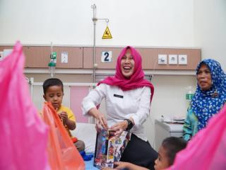 Ketua TP - PKK Kampar Yusi Firdaus Tinjau Pasien Stunting dan Pelayanan RSUD Bangkinang