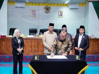 Pj Bupati Kampar Hadiri Paripurna Pembahasan 21 Ranperda dan Laporan Banggar RAPBD 2024