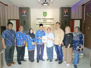 Tim Pengabdian FISIP Unri dan BPDLH Sukses Sulap Lidi Sawit Bernilai Ekonomis
