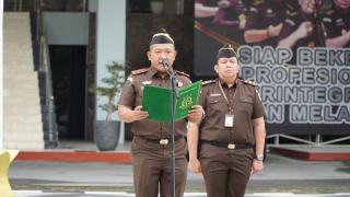 Wakil Kejaksaaan Tinggi Riau Hendrizal Husin SH.MH., Menjadi Penerima Apel Kerja Pagi