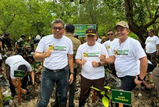 Rimbawan Bersama Jaksa Papua Barat Tanam Pohon dalam Rangka Menanam Pohon Indonesia 2023