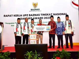 Pj Bupati Serahkan Infak Kemanusiaan Masyarakat Kampar untuk Palestina Rp1,19 Miliar ke BaznasÂ 