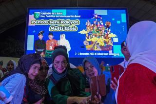 Saksikan Iyeth Bustami Tampil di Gema Riuh Festival 2023, Warga Dumai Banjiri Bukit GelanggangÂ 