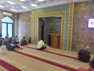 Ustad Chairul Ichwan Sampaikan Tausiyah Qobliyah Dzuhur ke Pegawai Beragama Islam Kejati RiauÂ 