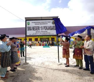 Gubernur Riau Resmikan 9 Unit Sekolah Baru Se-Riau