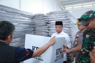 Pj Wako Pekanbaru Tinjau Gudang Logistik Pemilu 2024