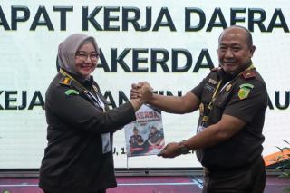 Wakajati Hendrizal Husin Menutup Secara Resmi Rakerda Kejaksaan Tinggi Riau Tahun 2023