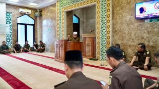 Pegawai Beragama Islam Kejati Riau Mengikuti Pengajian RutinÂ 