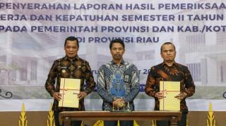 Pj Wali Kota Pekanbaru Terima LHP Pengadaan Barang dan Jasa dari BPK Riau
