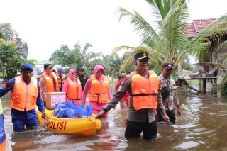 BPBD Riau Kirim Logistik Makanan ke Empat Daerah Terdampak Banjir