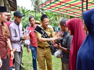 Sembelih 10 Ekor Kerbau, Pj Bupati Kampar Apresiasi Desa Teratak Jalankan Program Ketahan Pangan