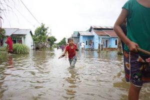 29 SMA Sederajat di Riau Terdampak Banjir, Siswa Terpaksa Belajar Daring