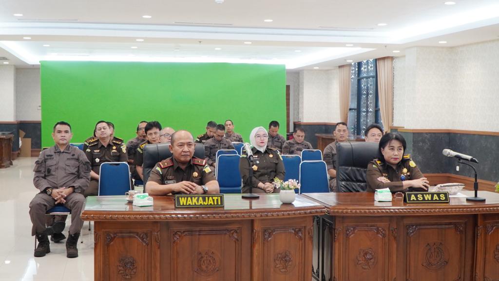 Wakajati Riau Mengikuti Penutupan Rapat Kerja Nasional Kejaksaan RI Tahun 2024 secara Virtual