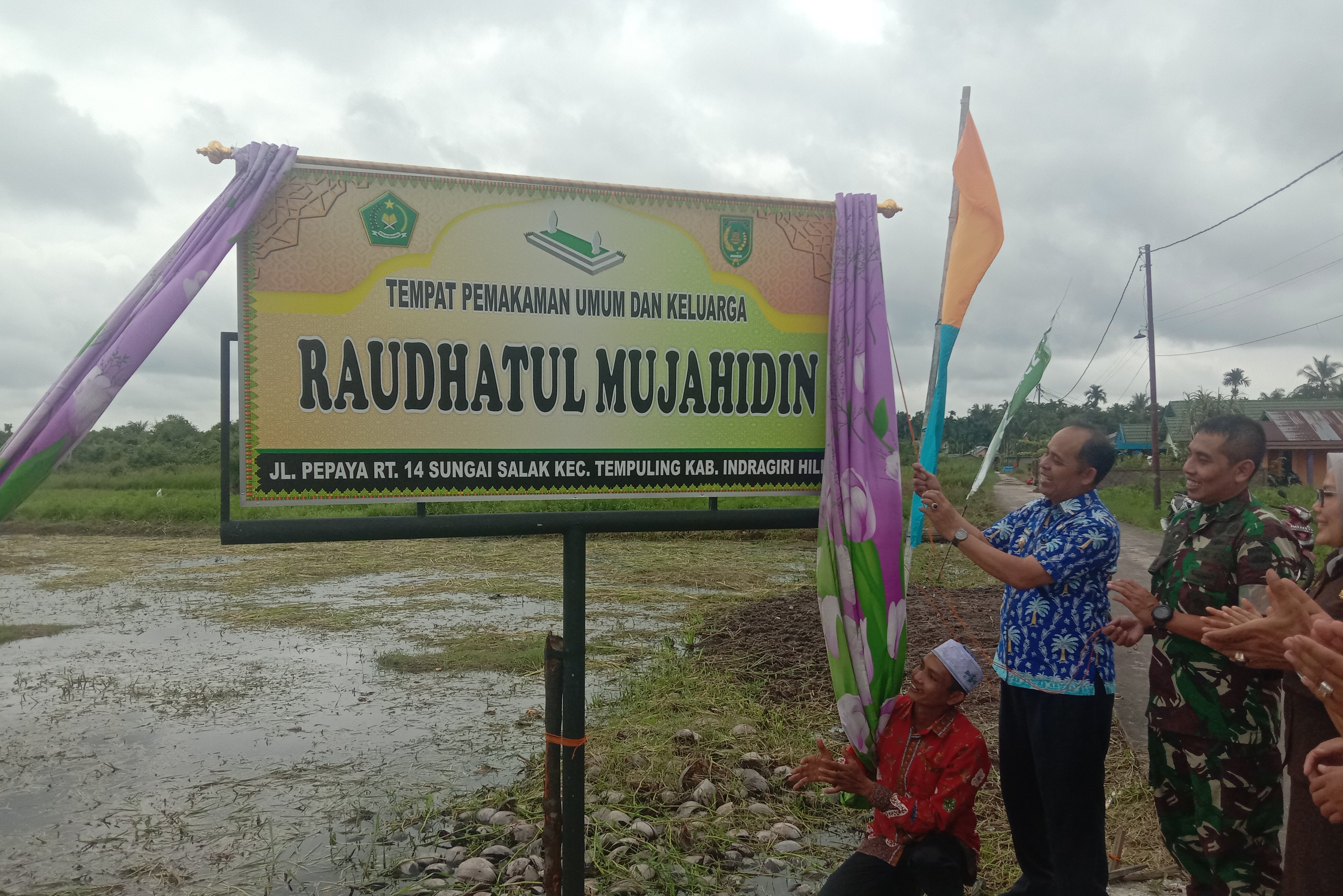 Pj Bupati Resmikan Pemakaian TPU Raudhatul Mujahidin Sungai Salak