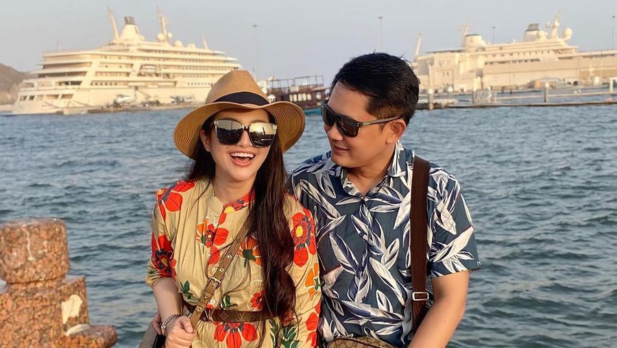 Temukan Foto Vulgar Pramugari di HP Suami Pilot, Fitri Carlina: Aku Syok