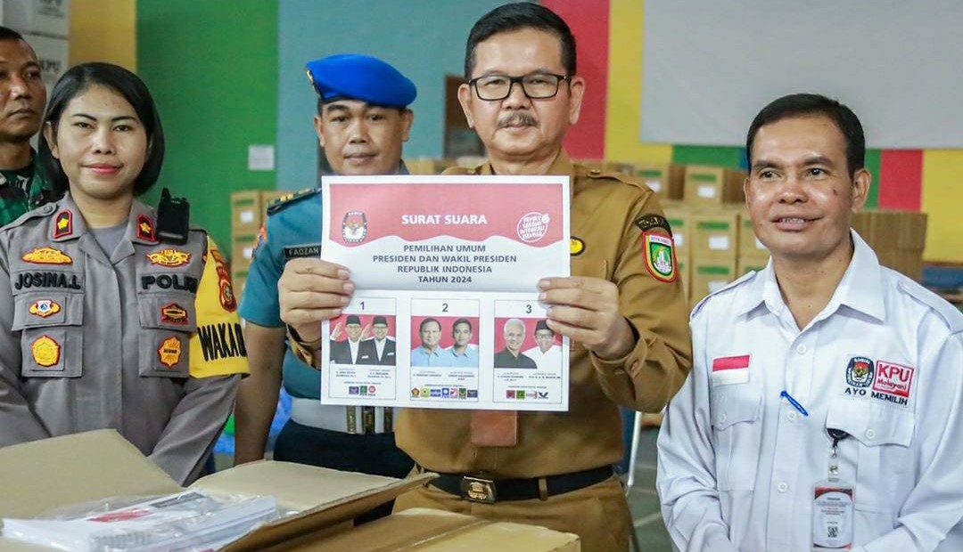 Diawasi Ketat, Pelipatan dan Penyortiran Surat Suara di Kota Dumai Mulai DilaksanakanÂ