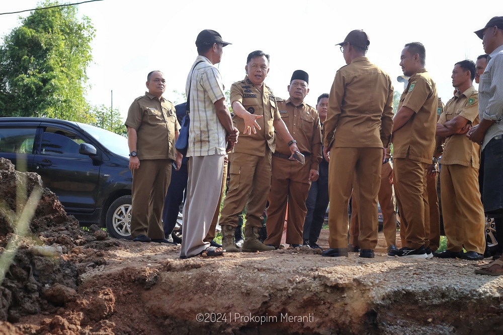 Plt Bupati Tinjau Pembangunan Jalan Poros Sungai Niur dan Lokasi TPA