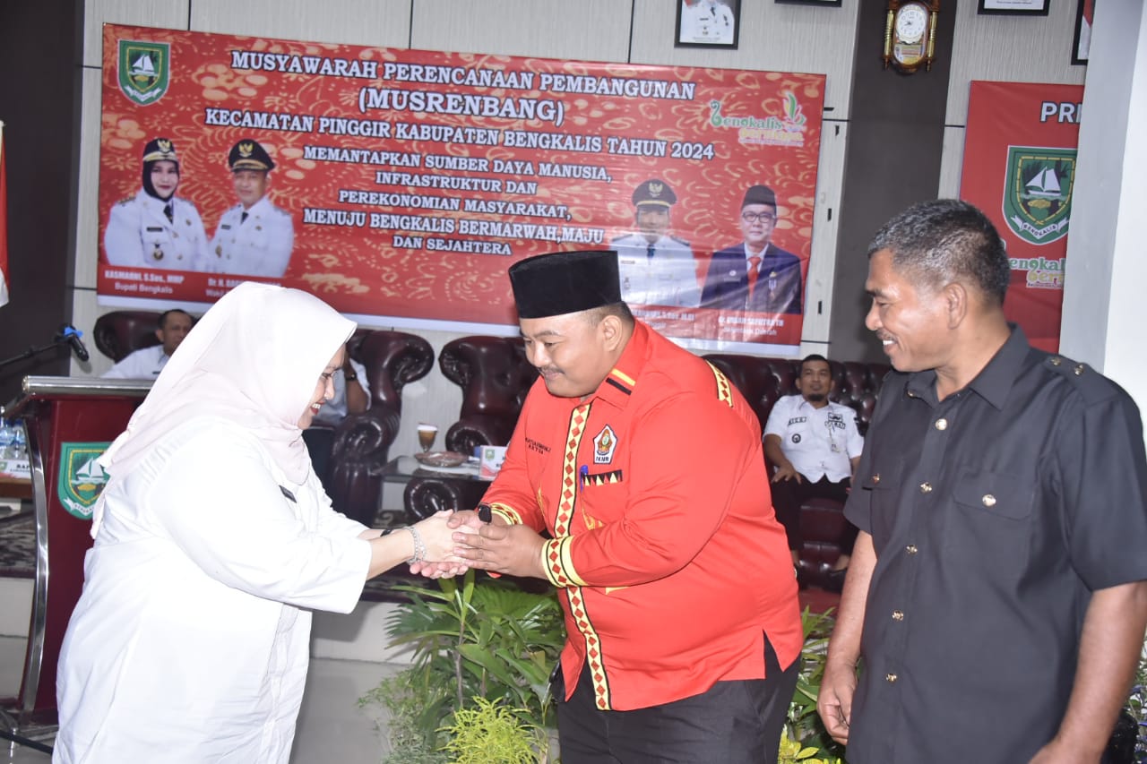 Bupati Kasmarni Serahkan 2 Unit Ambulans untuk IKBR dan PKNR