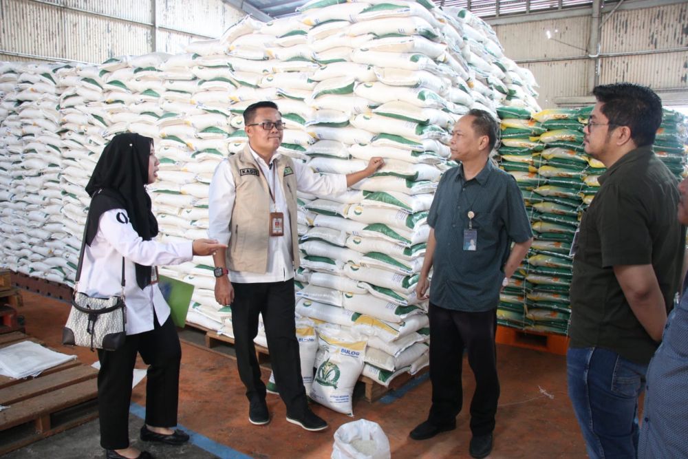 Pemko Pekanbaru Pastikan Cadangan Beras untuk Korban Banjir Siap Didistribusikan