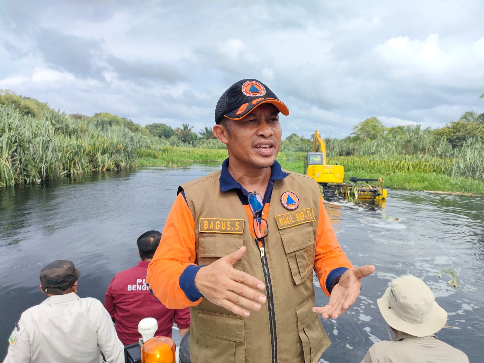 Bersihkan Arus Sungai Tersumbat, Wabup Bagus Tinjau Sungai Disepanjang Siak Kecil