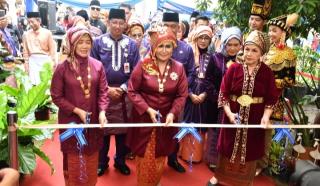 Jambi Mantap EXPO Dibuka Secara Resmi Oleh Ketum IAD Sruningwati Burhanuddin