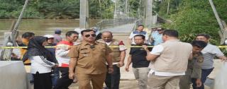 Rusak karena Banjir, Bupati Tinjau Jembatan Gantung Bukit Kauman