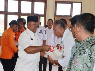 Serahkan Bantuan, Pj Sekda: Pastikan Tidak ada Masyarakat yang Kelaparan