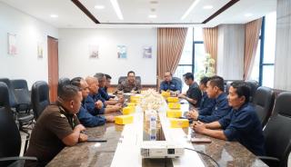 Diruang Kerjanya, Kajati Riau Terima AudiensiÂ  Pengurus AMSIÂ 