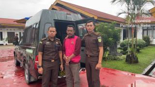 Kades Tanjung Sari "D" Tersangka Perkara Dugaan Tipikor APBDesa Ditahan Penyidik Kejari InhuÂ 