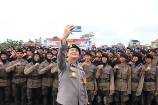 Kapolda Riau Pimpin Tradisi Pembaretan 327 Bintara Remaja