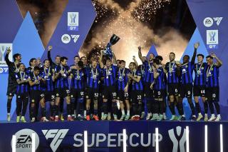 Selamat! Tekuk Napoli, Inter Milan Juara Supercoppa Italiana