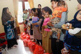 Pemkab Kampar Bagikan Paket Bansos untuk Pemenuhan Gizi Penderita Stunting