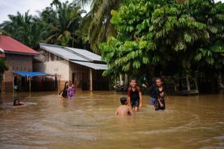  Pemerintah Pusat Kirim 3 Ribu Paket Makanan Siap Saji untuk Korban Banjir di Riau