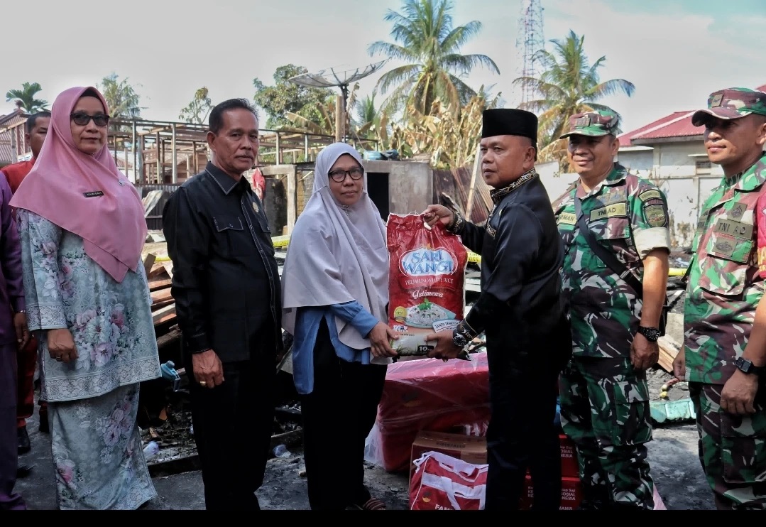 Plt Bupati Asmar Kunjungi Rumah Korban Musibah Kebakaran di Tanah Lot Selatpanjang