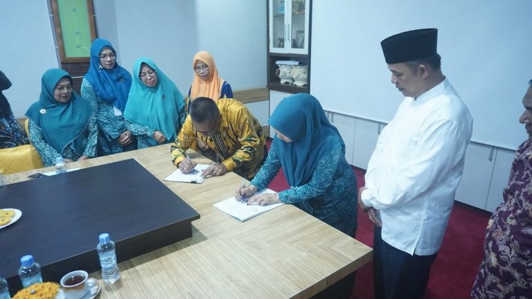 Kembangkan Usaha Kecil dan Menengah, TP PKK Inhil Lakukan MoU Dengan Dinas Koperasi dan UMKM