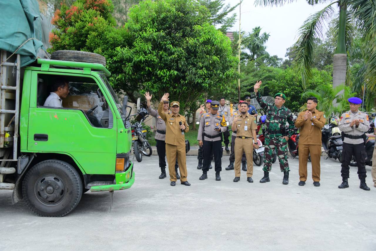 Wabup Bagus Santoso Lepas Belasan Truk Pembawa Logistik Pemilu 2024