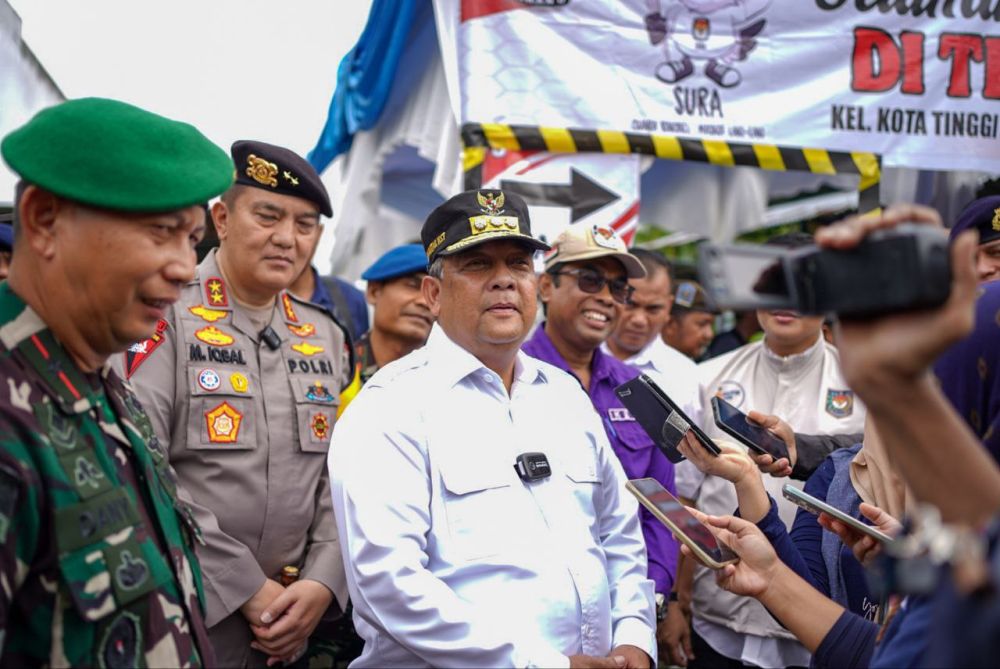 Pastikan Pemilu Lancar, Gubri Edy Natar Tinjau TPS di Pekanbaru dan Kampar