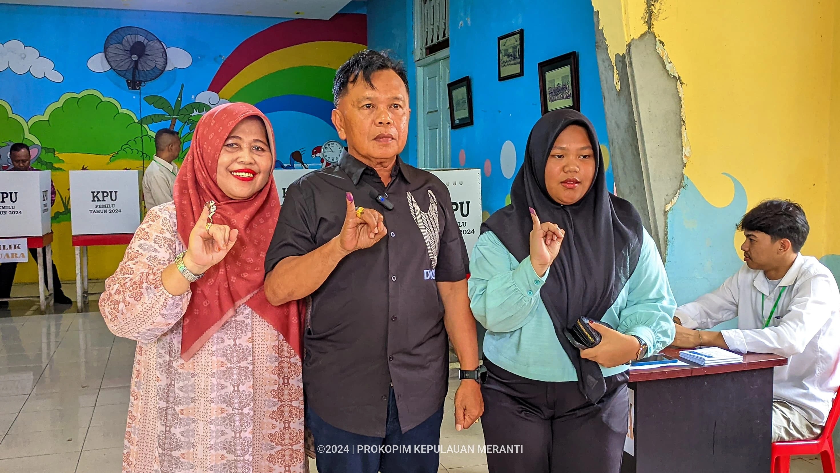 Plt Bupati Asmar Tunaikan Hak Pilihnya di TPS 12 Selatpanjang Kota
